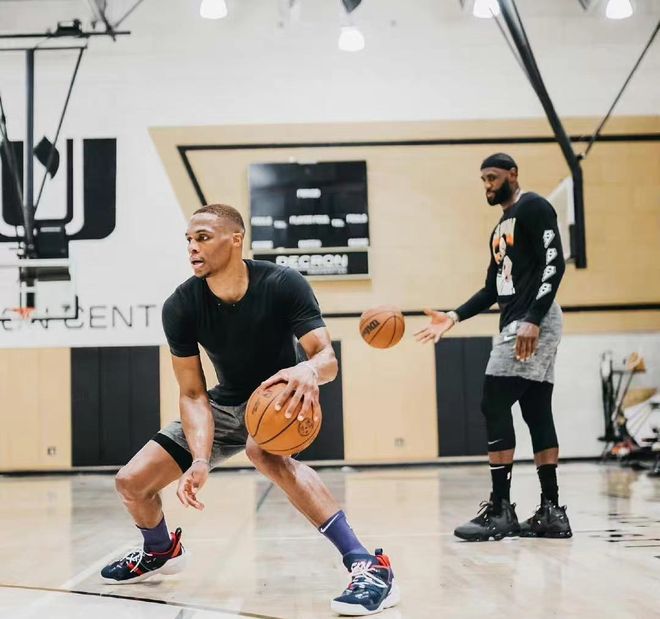 卡尔·雅泽姆斯基在 1967 年通过最后一战的两个打点，惊险锁定三冠王