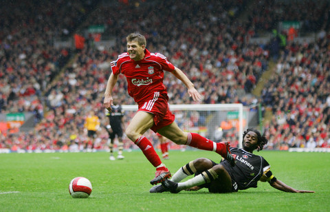 官方：因球场积雪结冰严重，圣保利vs莱比锡