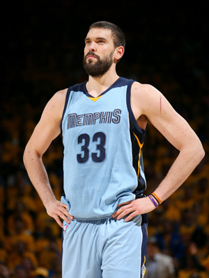 《定制手套生意：那些为顶级球星手工缝制皮革的工匠》