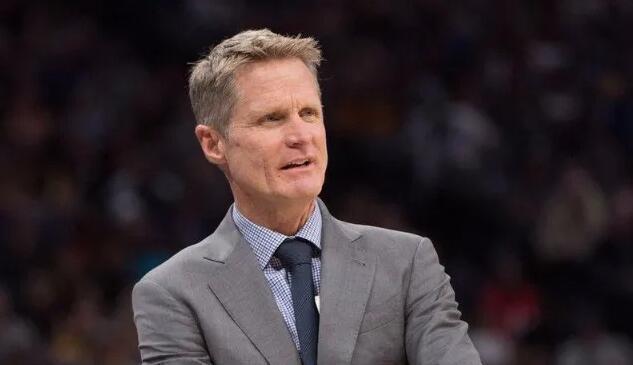 跟队记者：尤文仍在重点关注迈尼昂，球员的续约谈判陷入停滞