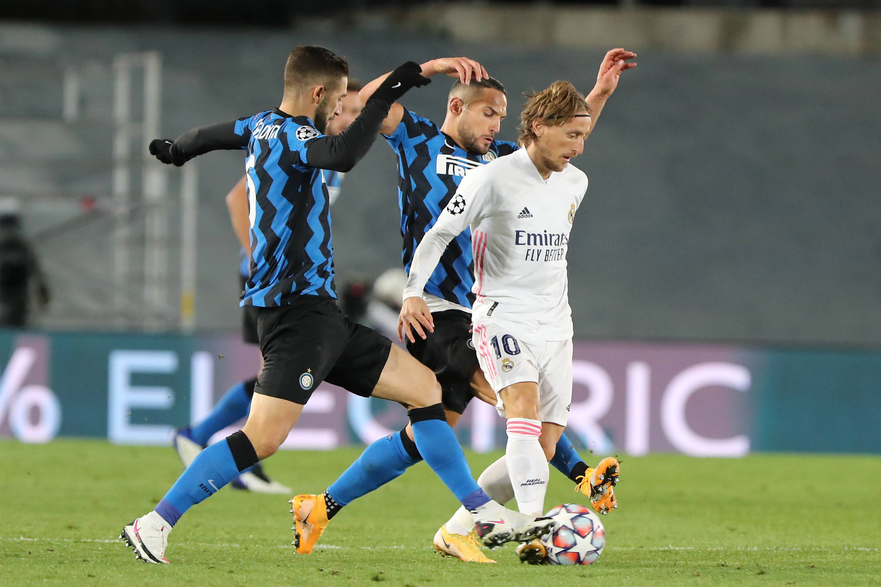 开拓者冲四杀遇阻！勇士主场半场67：41大比分领先，杨瀚森出场4分钟1篮板