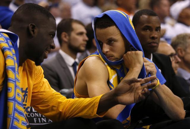 BLG暴打TES却深陷BUG风波！全华班有望世界赛夺冠，TES采访引热议