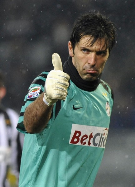 哈登26+11快船逆转热火回第6 活塞险胜尼克斯